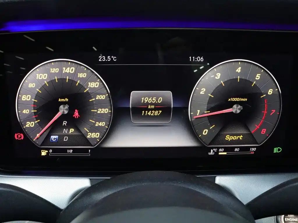 Mercedes-Benz E-Class (Import) — миниатюра 13