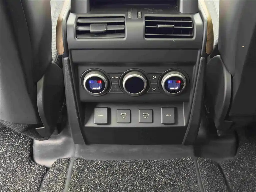 Land Rover Defender — миниатюра 14