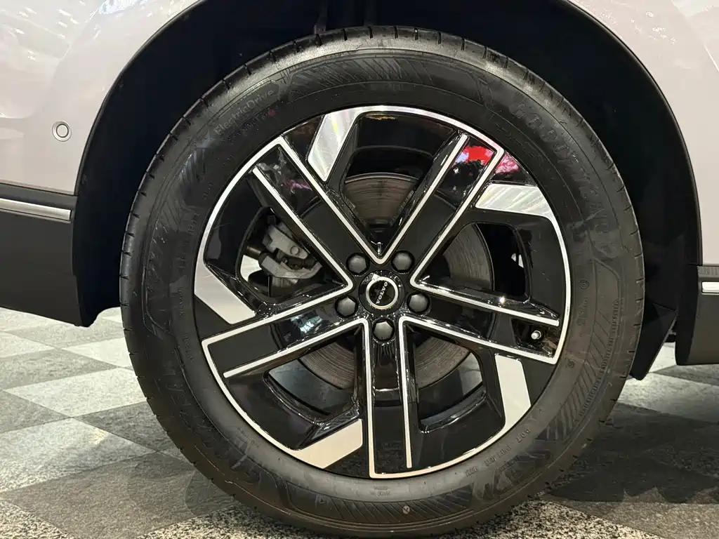 Volvo XC70 PHEV — миниатюра 9