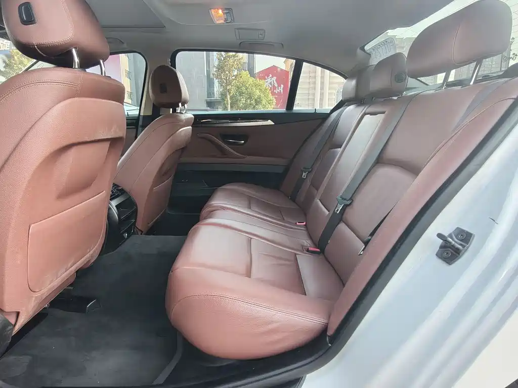 BMW 5 Series — миниатюра 11