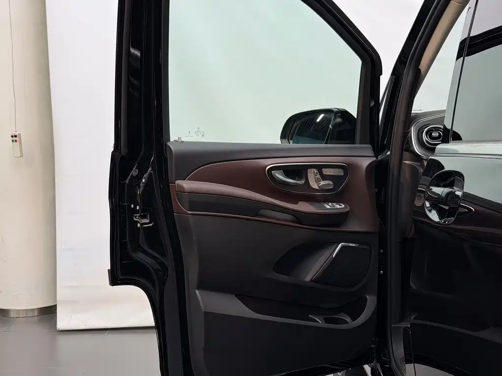 Mercedes-Benz V-Class V 2024 V 300 L Luxury
