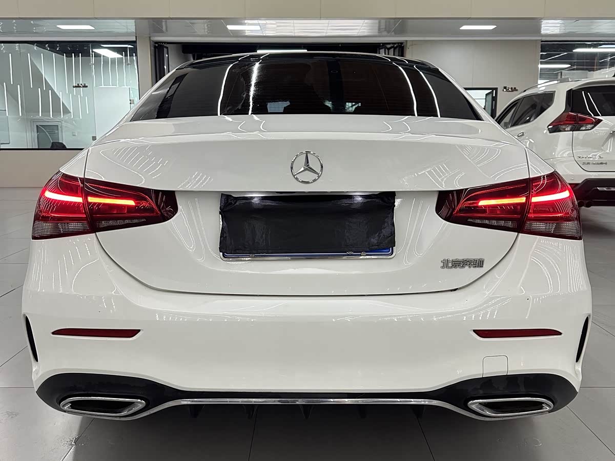 Mercedes-Benz A-Class 1.3 л 2022 г. Белый, пробег 25000 км