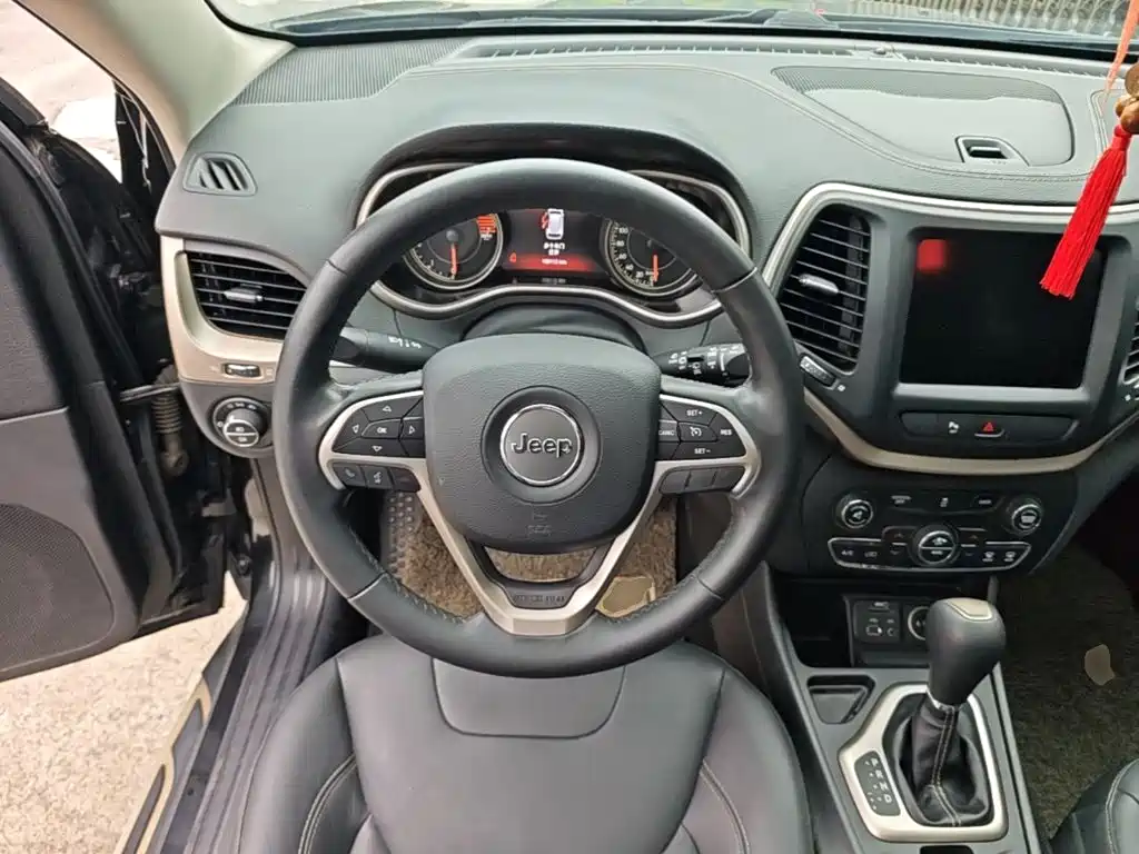 Jeep Cherokee — миниатюра 11