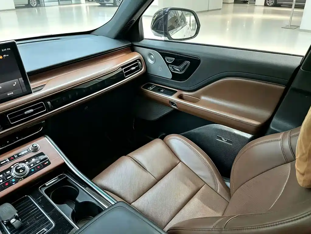 Lincoln Aviator — миниатюра 5