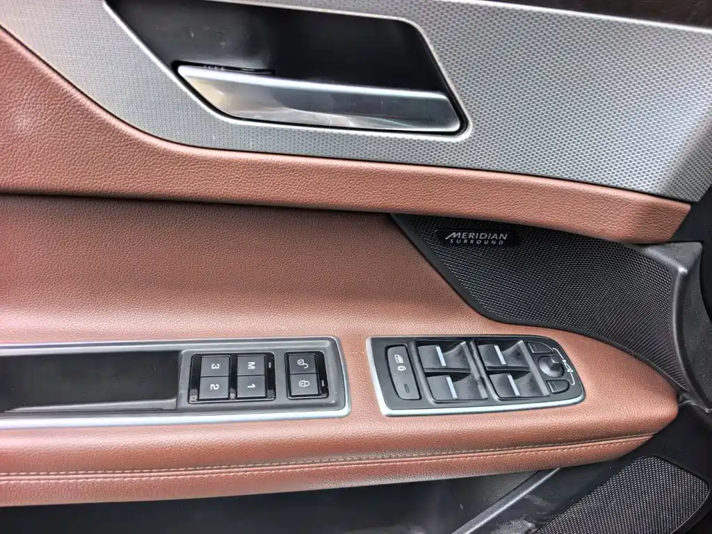 Jaguar XFL — миниатюра 9