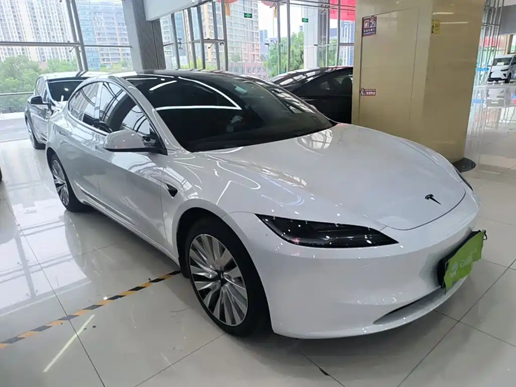 Tesla Model 3 — миниатюра 4