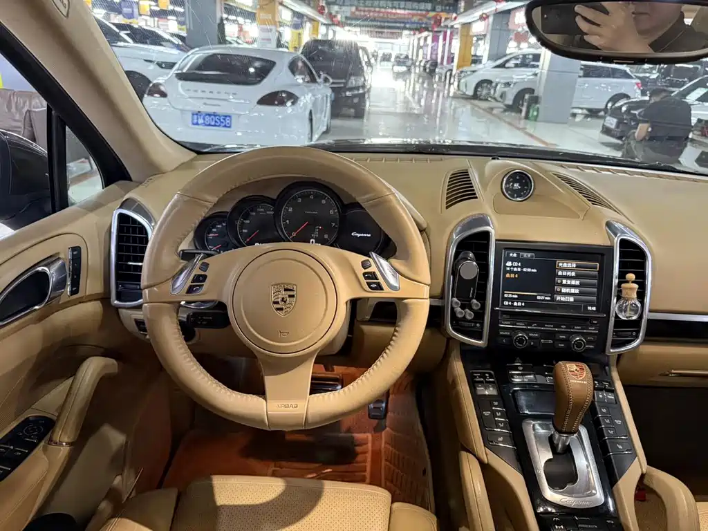 Porsche Cayenne — миниатюра 7