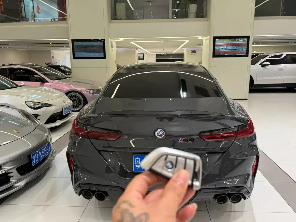 BMW M8 — миниатюра 7