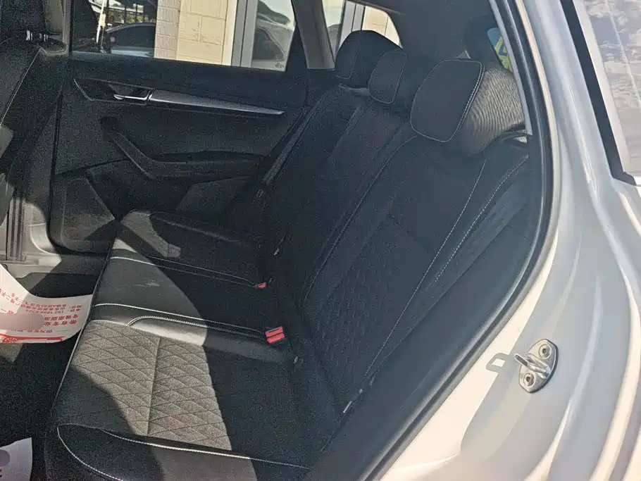 Skoda Karoq — миниатюра 11