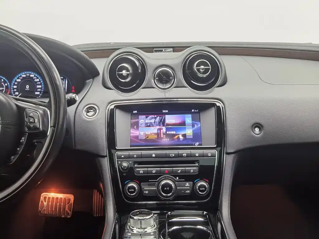 Jaguar XJ — миниатюра 12