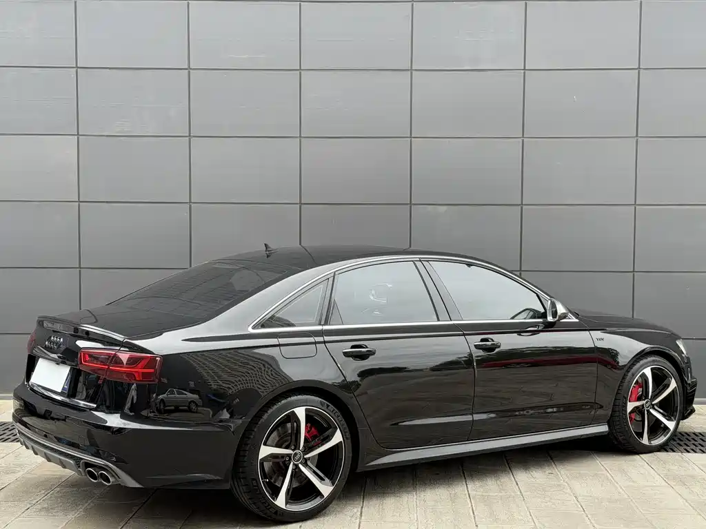 AUDI  S6