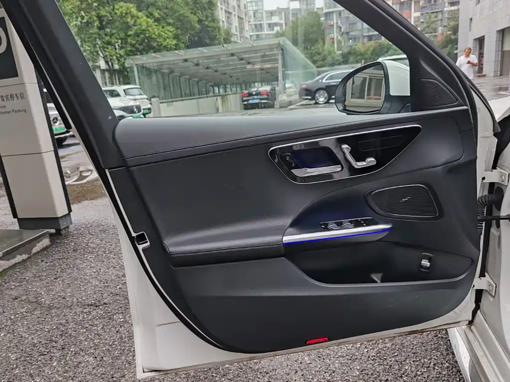Mercedes-Benz C-Class — миниатюра 8