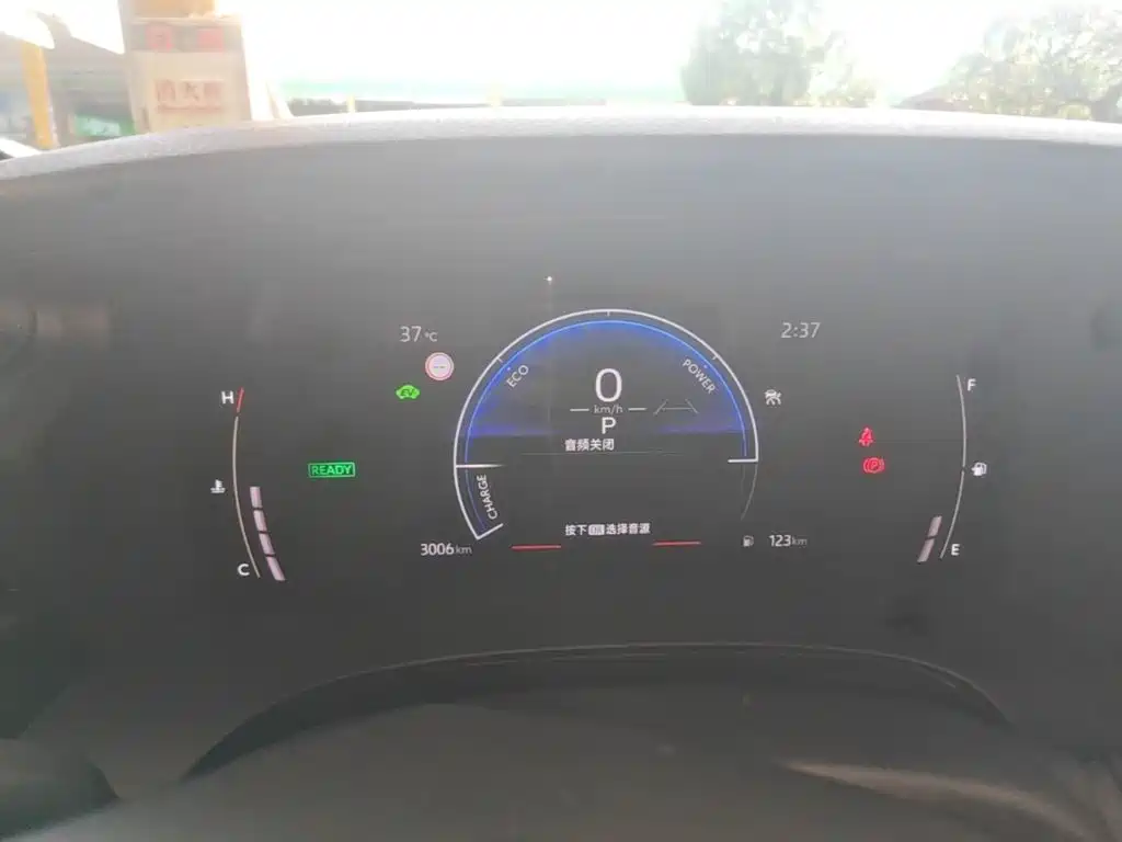 Toyota Camry — миниатюра 12