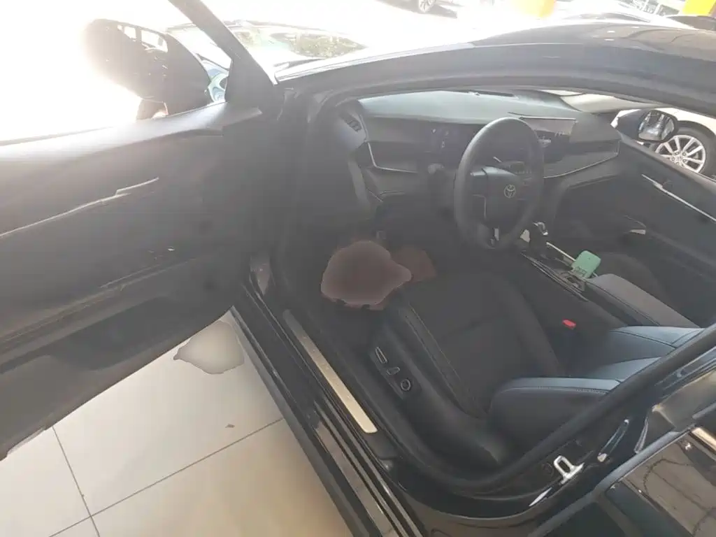 Toyota Camry — миниатюра 16