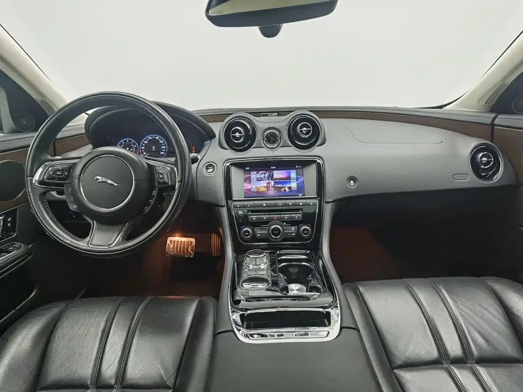 Jaguar XJ — миниатюра 5