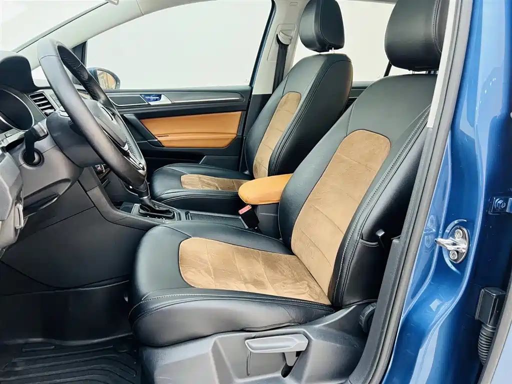 VOLKSWAGEN GOLF*JIAYU