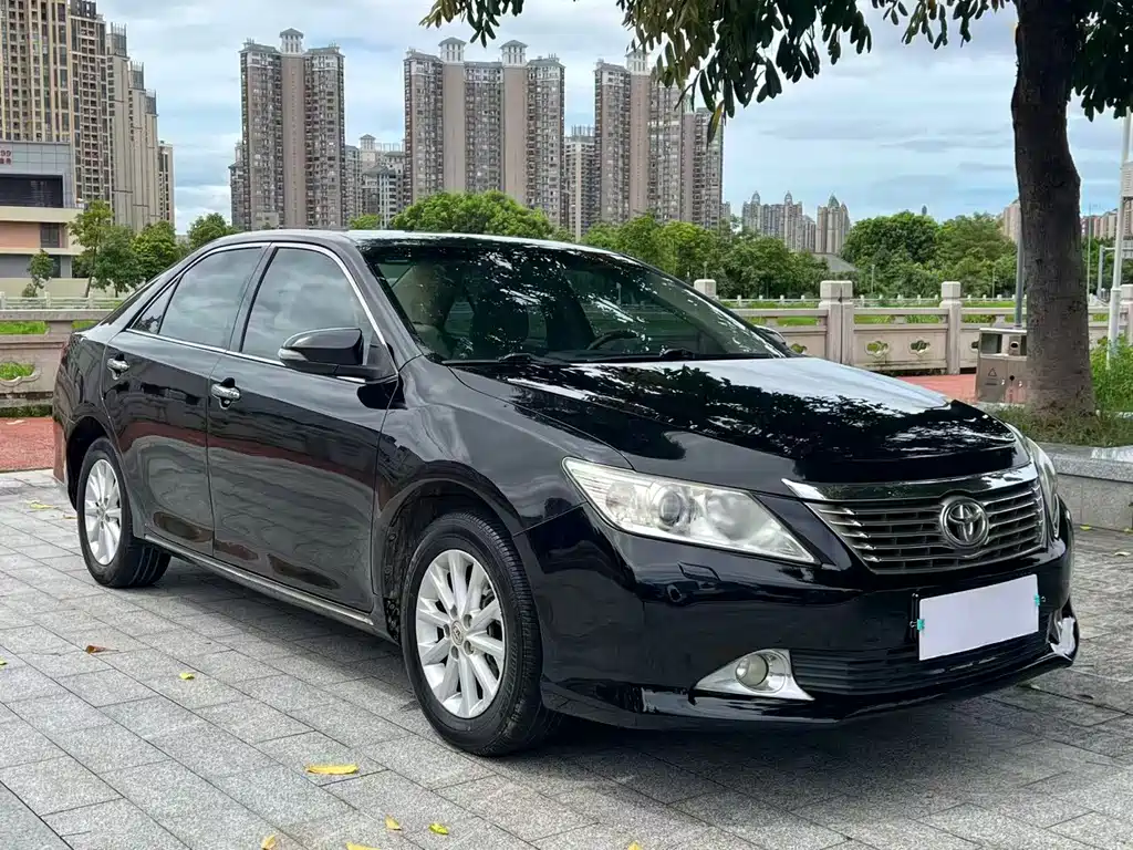 Toyota Camry — миниатюра 3