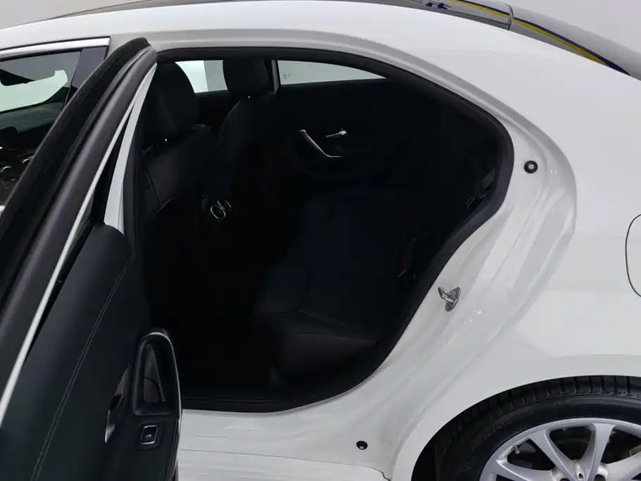 Mercedes-Benz A-Class — миниатюра 11