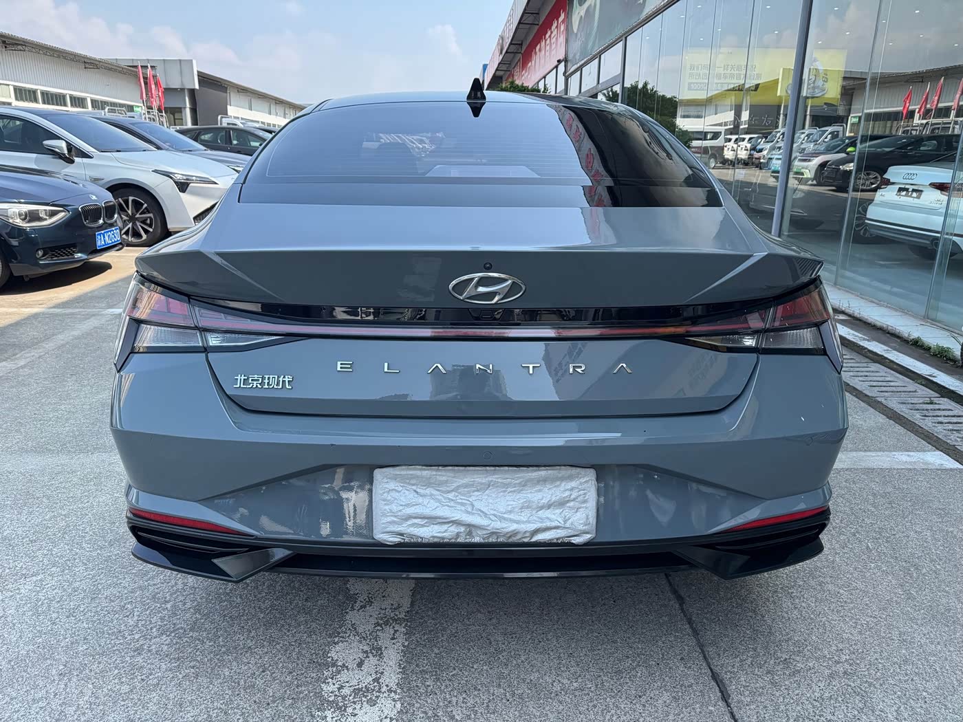 Hyundai Elantra 1.5 л 2021 г. Серебристо-серый, пробег 43000 км