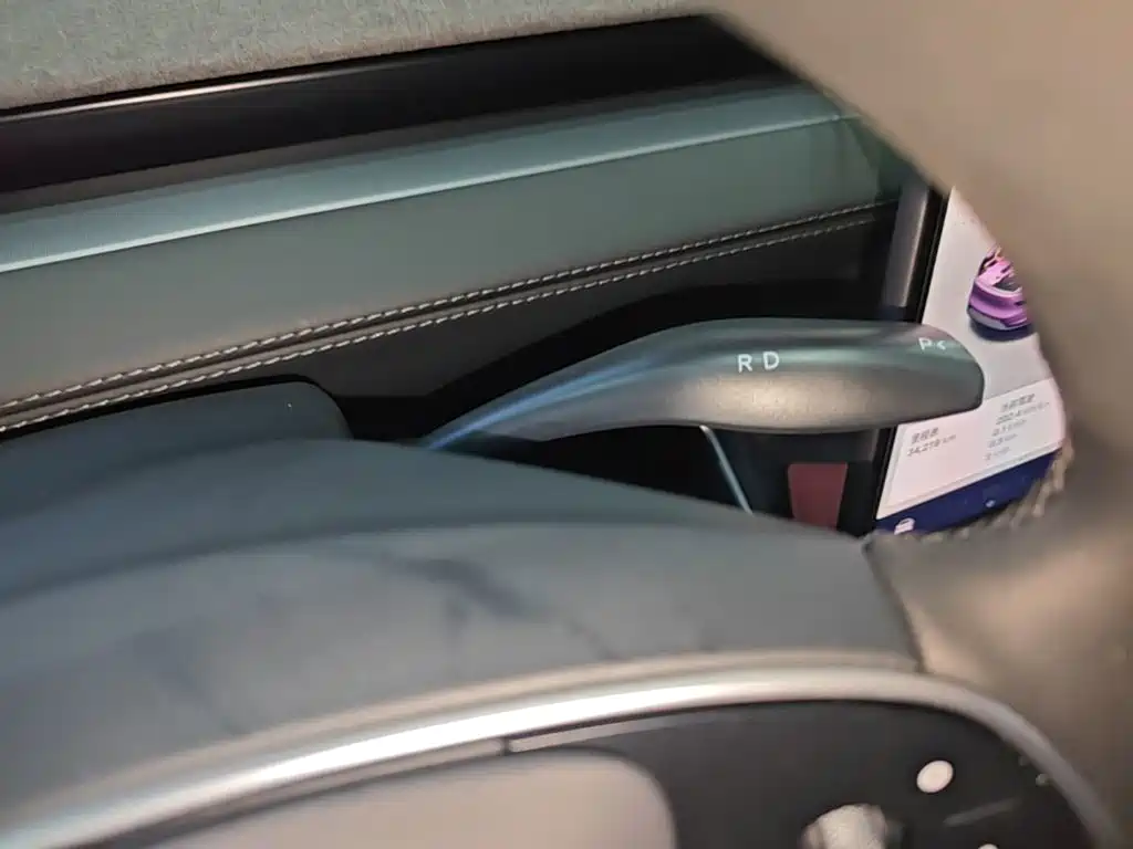 Tesla Model Y — миниатюра 14