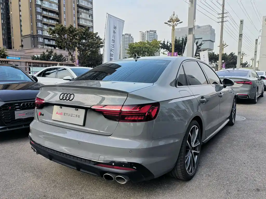 AUDI S4