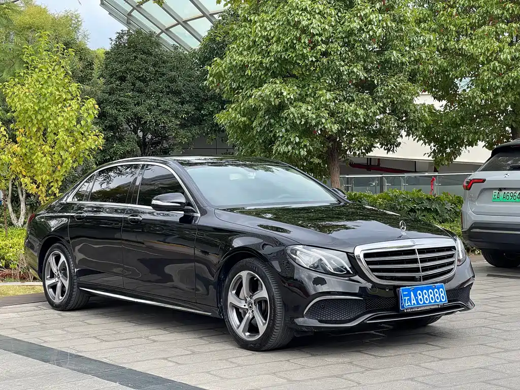 Mercedes-Benz E-Class — миниатюра 2
