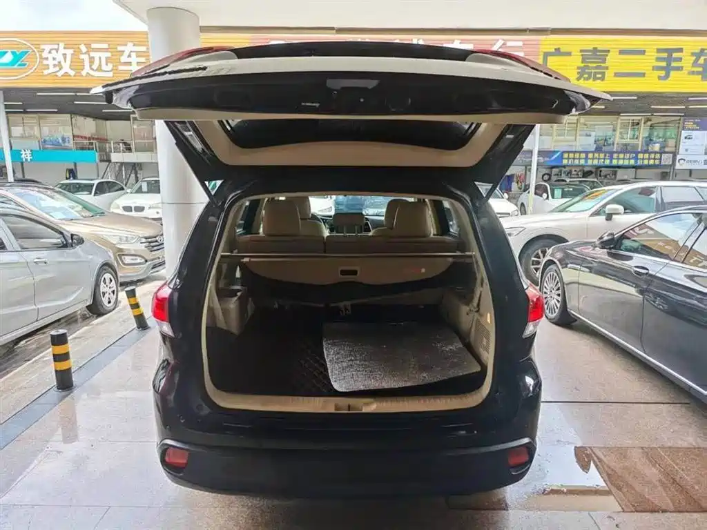 Toyota Highlander 2018 2.0T Elite 7 мест V