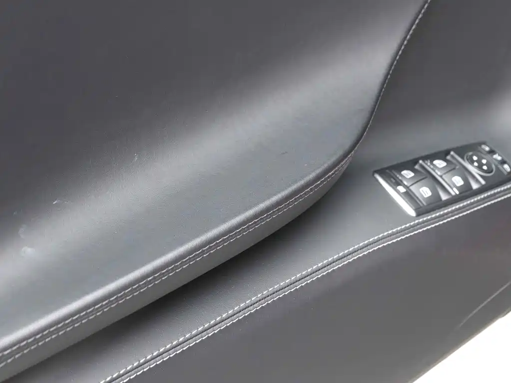 Tesla Model S — миниатюра 12