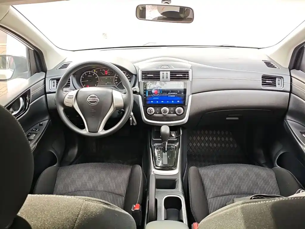 Nissan Tiida — миниатюра 10