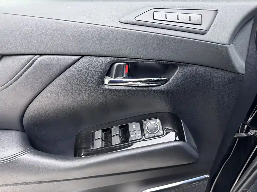 Lexus LM 2020 300h мест