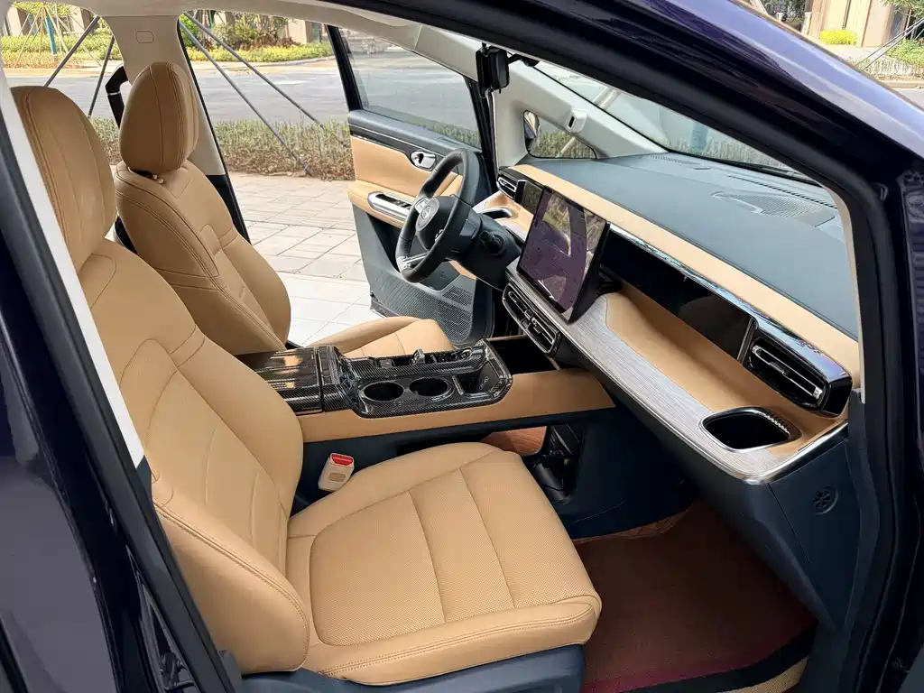 GAC Motor Trumpchi E8 PHEV — миниатюра 9