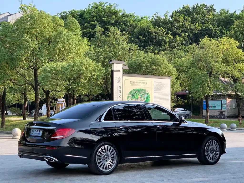 Mercedes-Benz E-Class — миниатюра 17