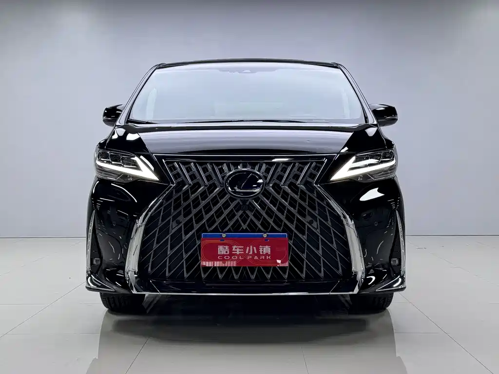 Lexus LM 2020 300h мест