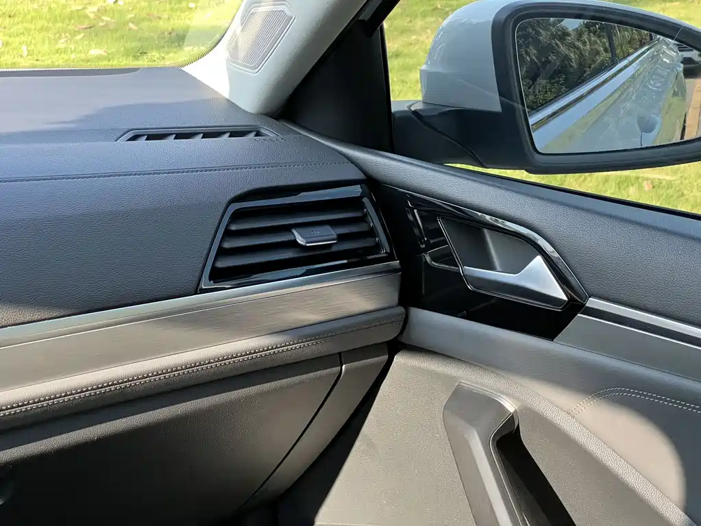 Volkswagen Sagitar — миниатюра 17