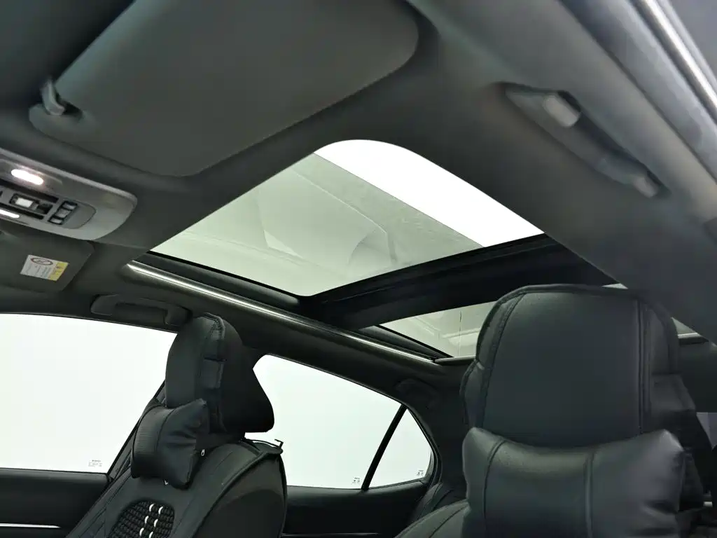 Toyota Camry — миниатюра 13