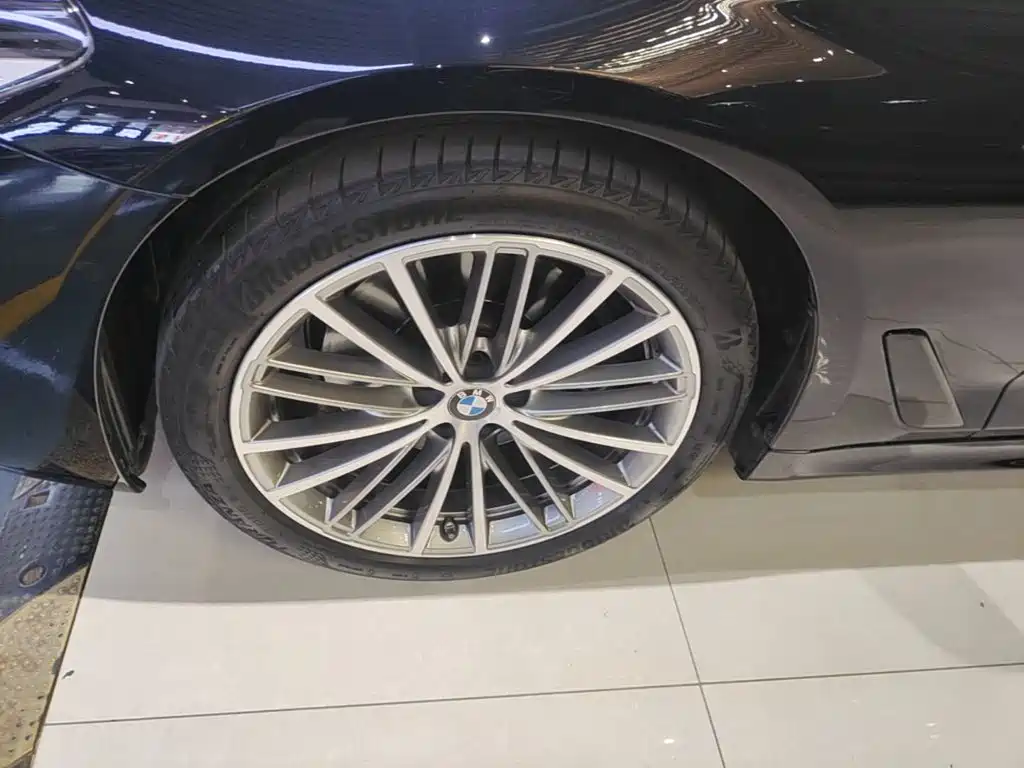 BMW 5 Series (Import) — миниатюра 23