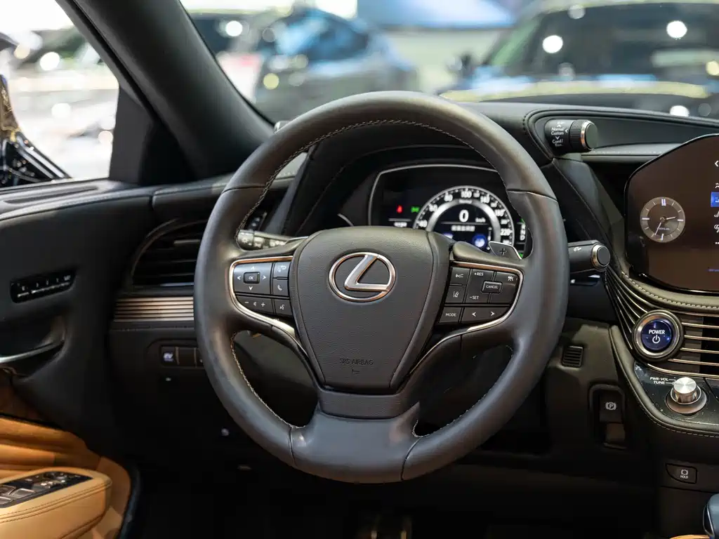 Lexus LS — миниатюра 14