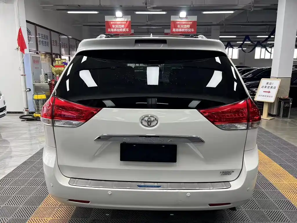 Toyota Sienna — миниатюра 8