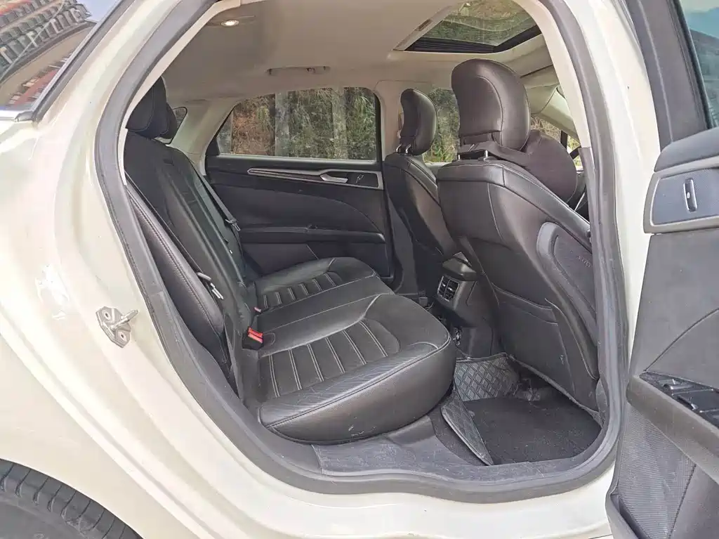 Ford Mondeo — миниатюра 11