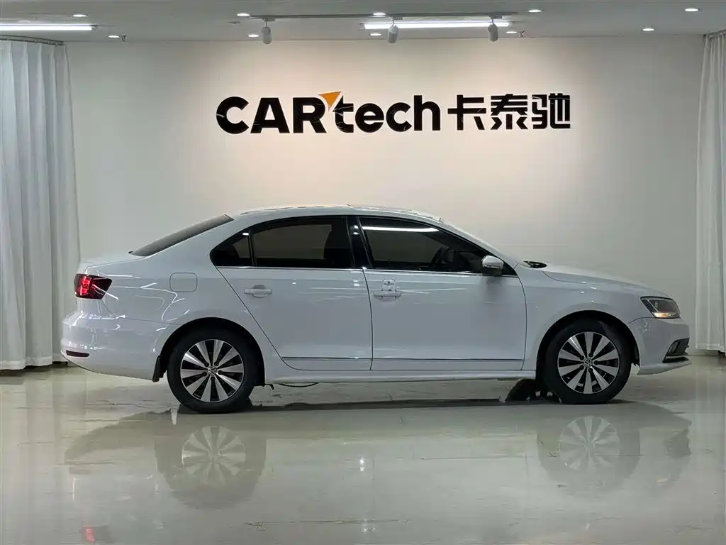 Volkswagen Sagitar 2018 1.6L AT Comfort