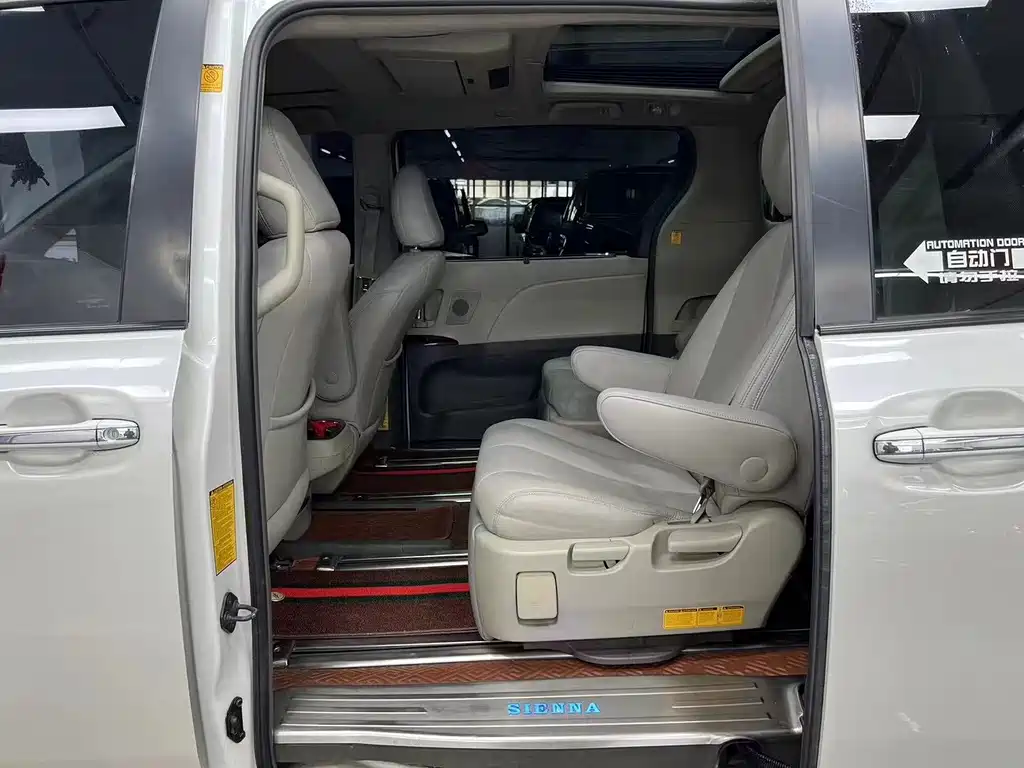 Toyota Sienna — миниатюра 5