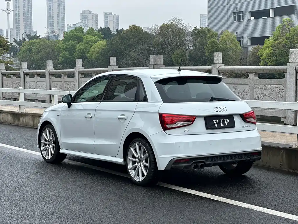 Audi A1 30 TFSI Sportback S Line Sport Edition, фото 4