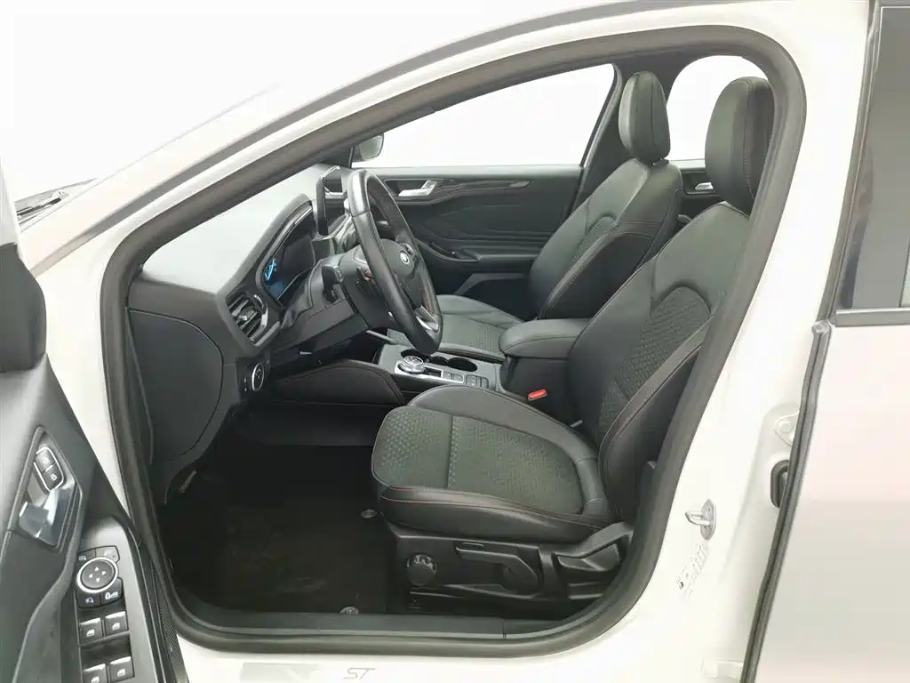 Ford Focus 2019 EcoBoost 180 AT ST Line