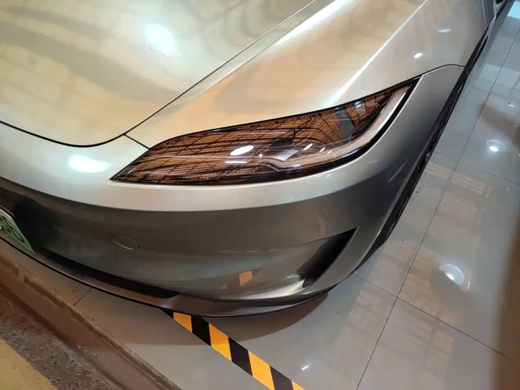 Tesla Model 3 — миниатюра 24