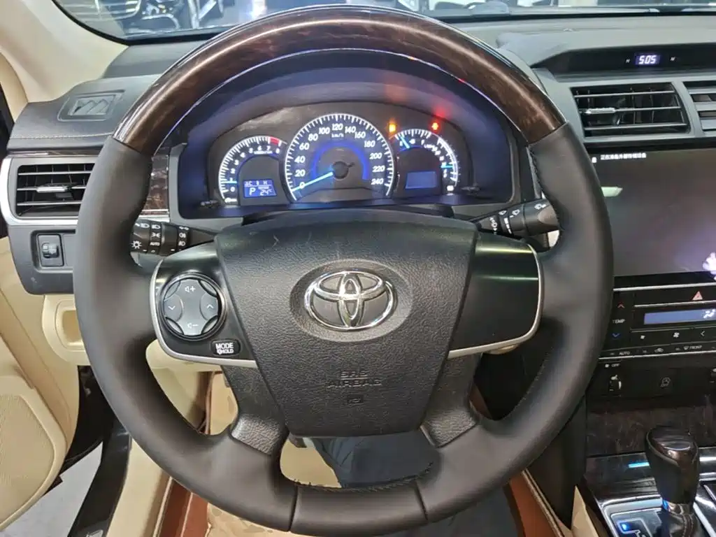 Toyota Camry — миниатюра 11