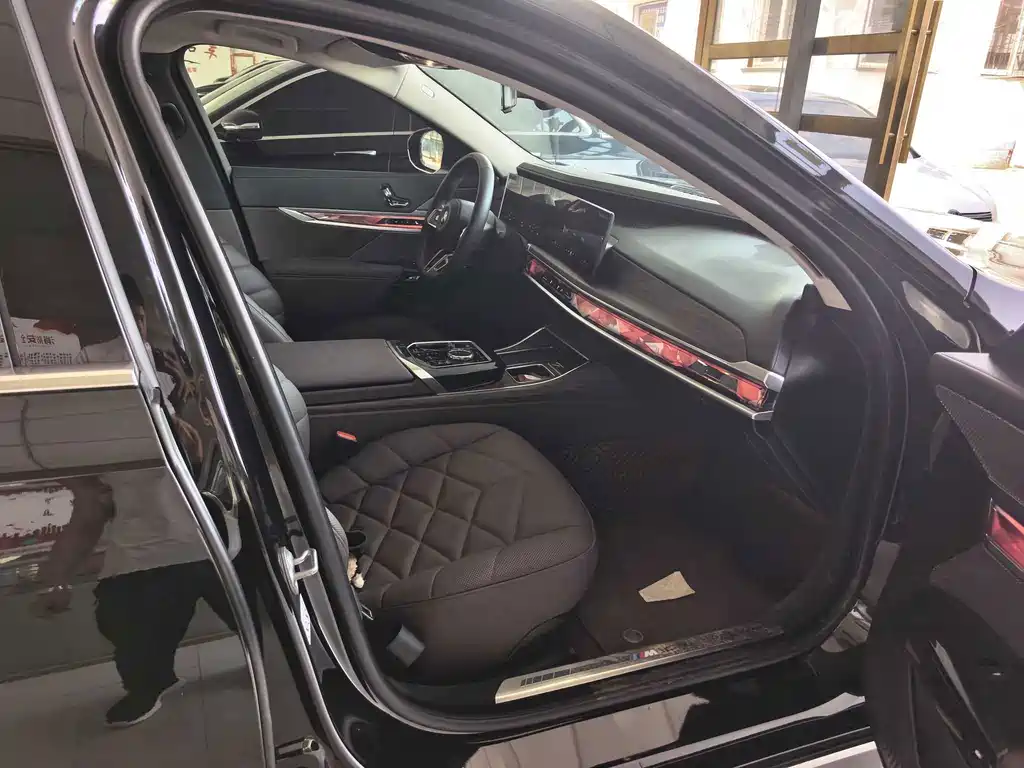 BMW i7 — миниатюра 9