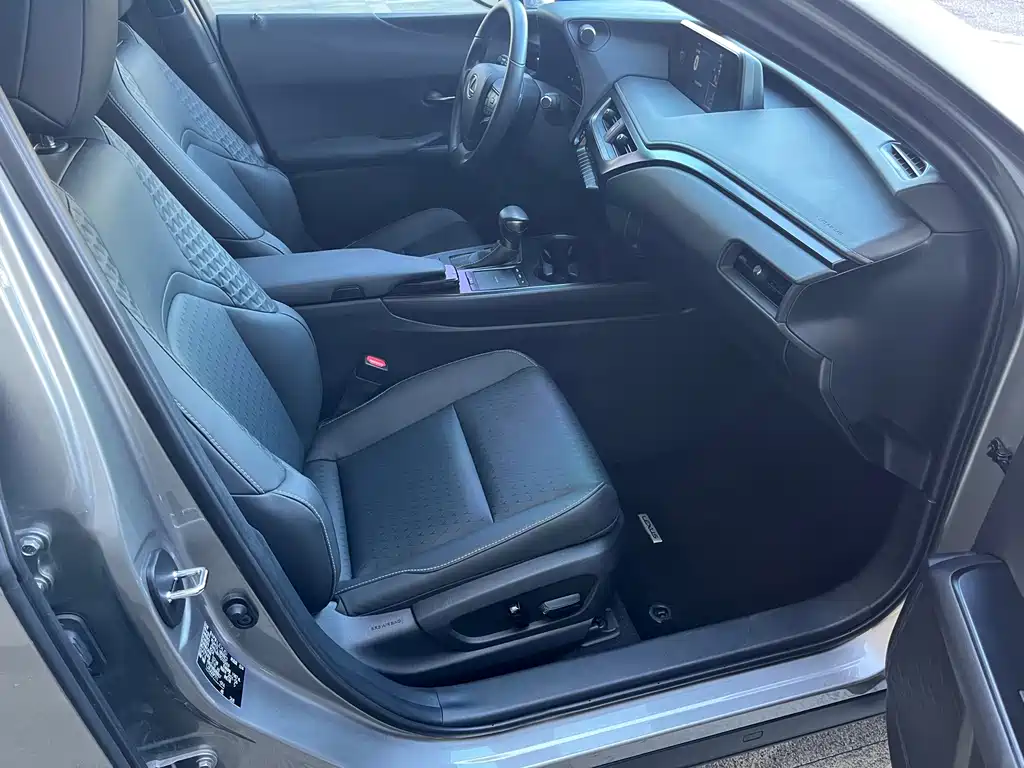 Lexus UX — миниатюра 12