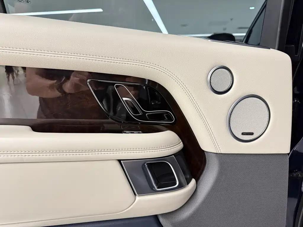 Land Rover Range Rover — миниатюра 13