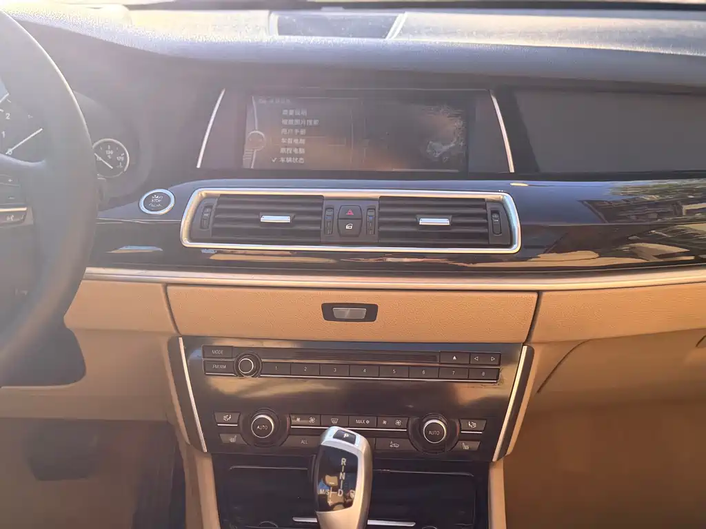 BMW 5 Series GT — миниатюра 10