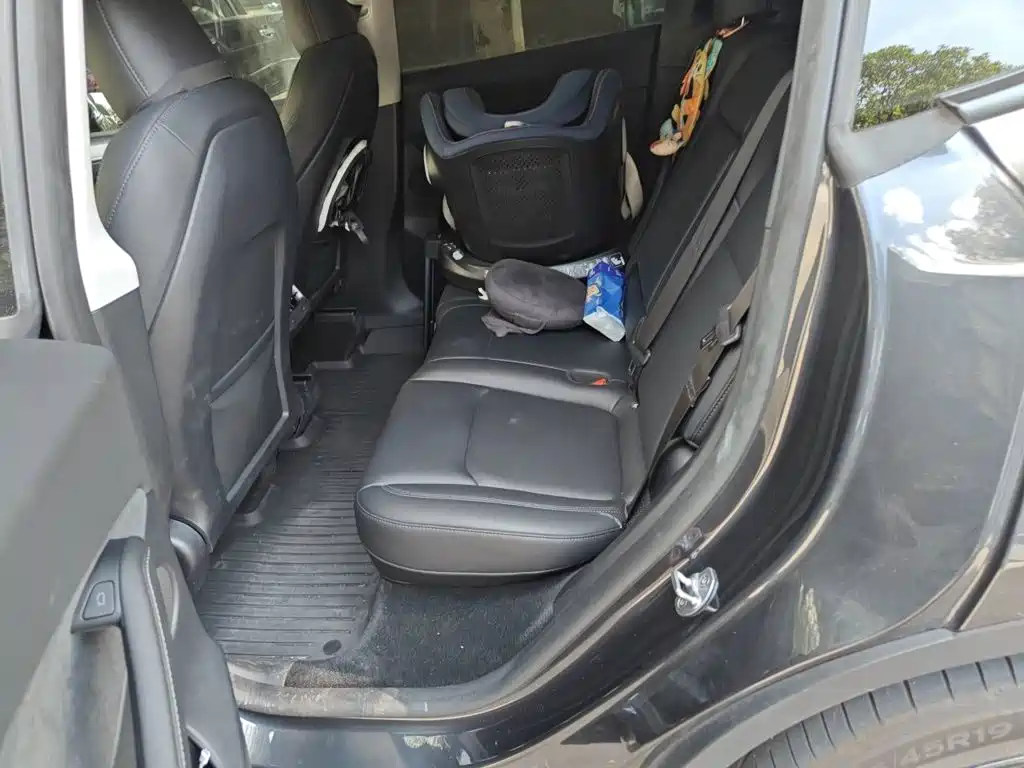 Tesla Model Y — миниатюра 13